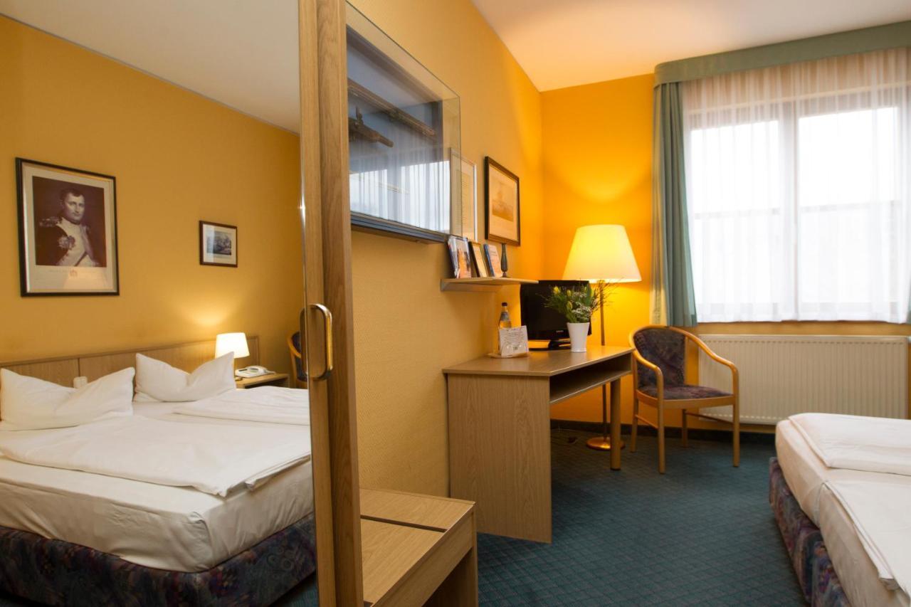 Jembo Park Hotel Єна Екстер'єр фото