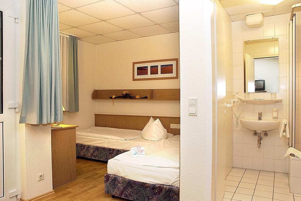 Jembo Park Hotel Єна Номер фото